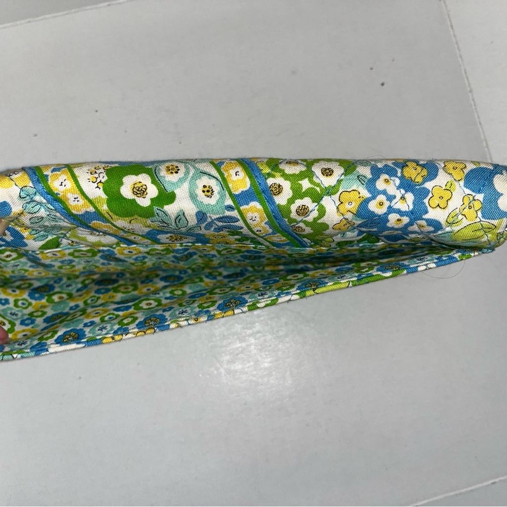 Vera Bradley Travel ID Passport Wallet Magnetic English Meadow Blue Yellow - Picture 7 of 8